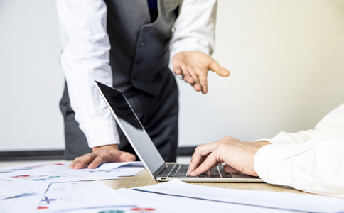 給員工發工資哪些行為是違法的? 給員工發工資哪些行為是違法的?